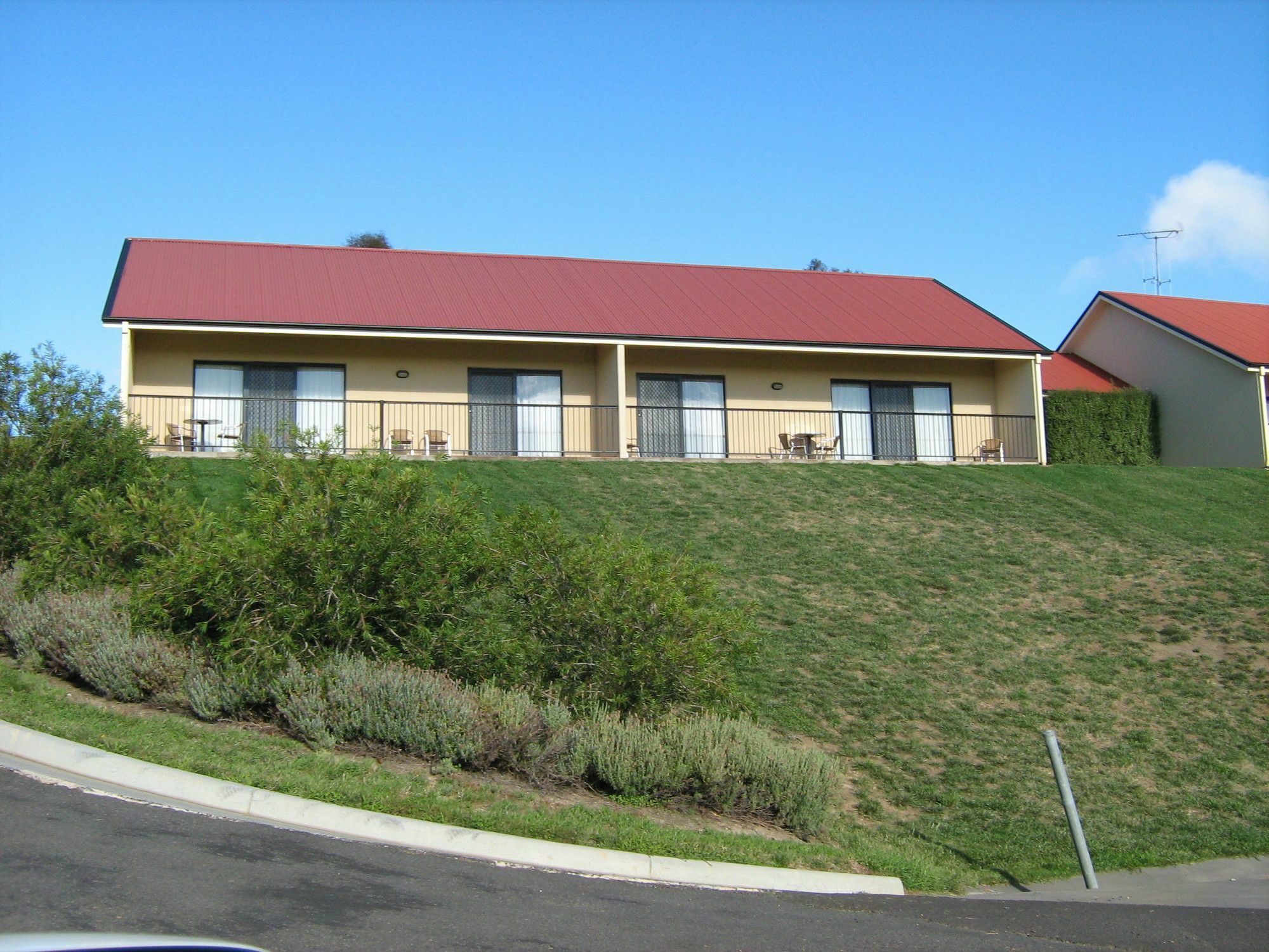 Motel Turners Vineyard Orange